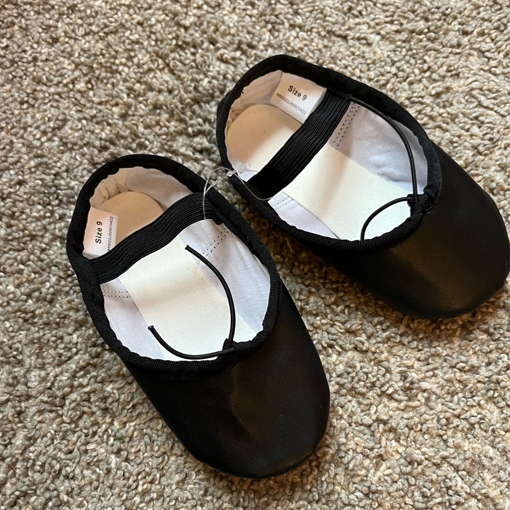 Ballet shoes New without tag size 9